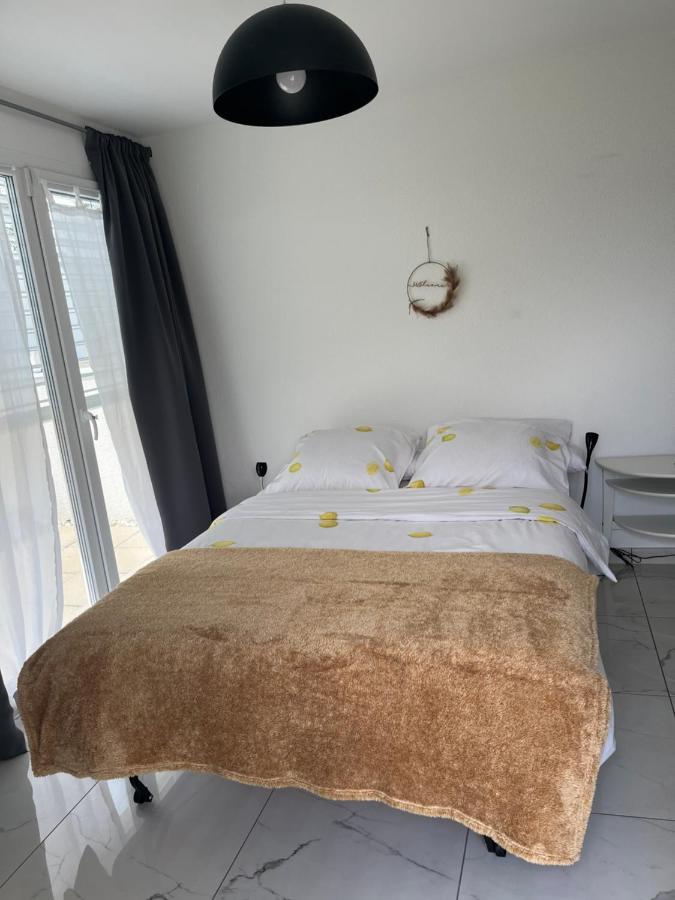 Au Bord De L'Eau Apartment Orpund ภายนอก รูปภาพ